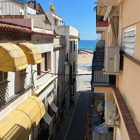 Sunny Flat In Sitges 30 Seconds To Beach, Balcony & Sea Views! Luaran gambar