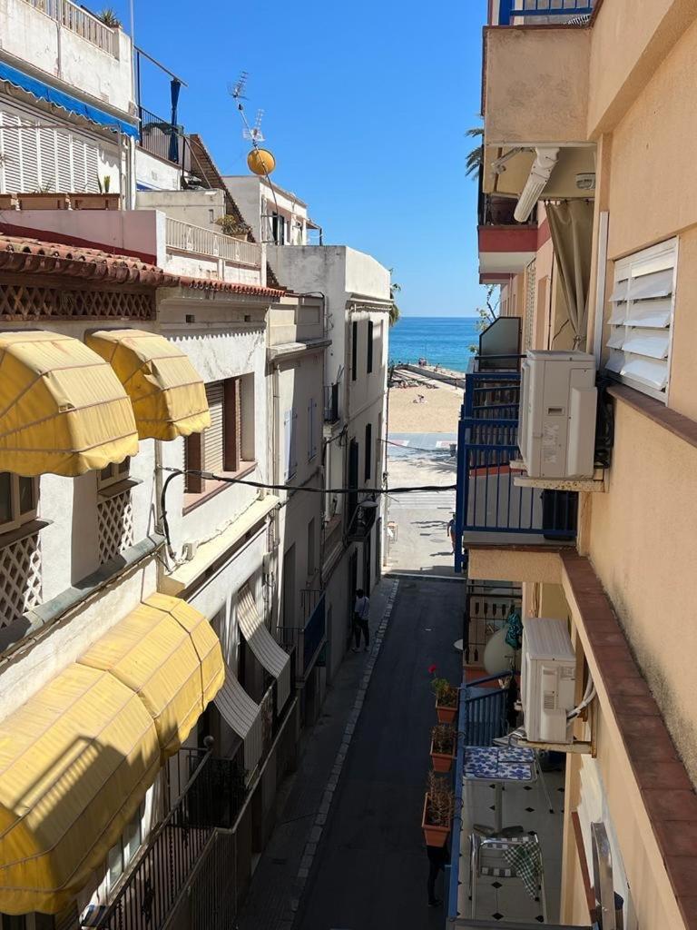 Sunny Flat In Sitges 30 Seconds To Beach, Balcony & Sea Views! Luaran gambar