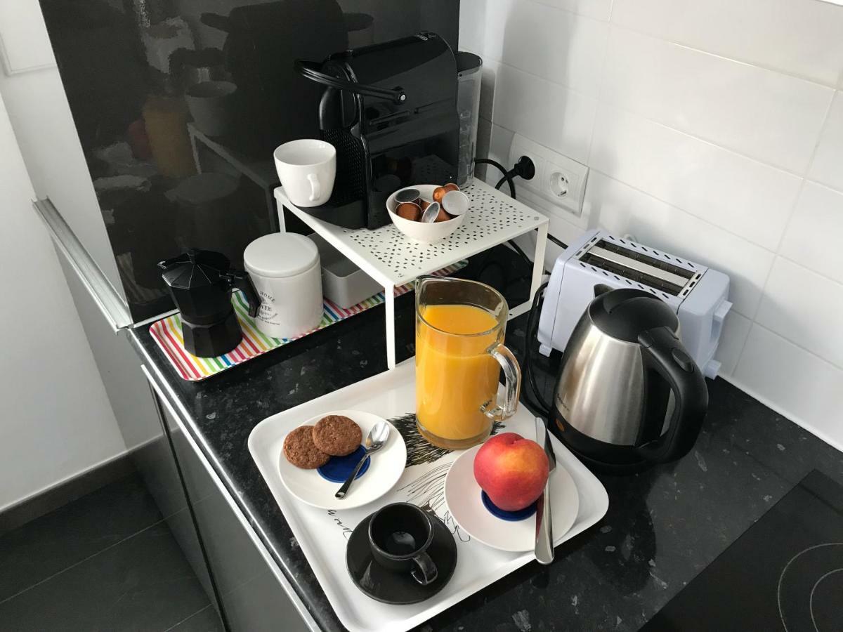 Sunny Flat In Sitges 30 Seconds To Beach, Balcony & Sea Views! Luaran gambar