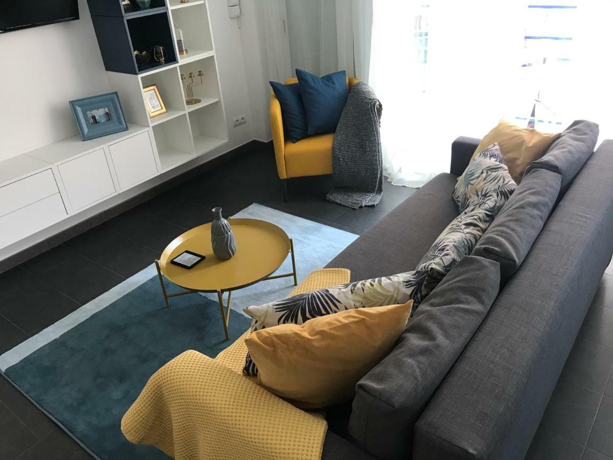 Sunny Flat In Sitges 30 Seconds To Beach, Balcony & Sea Views! Luaran gambar