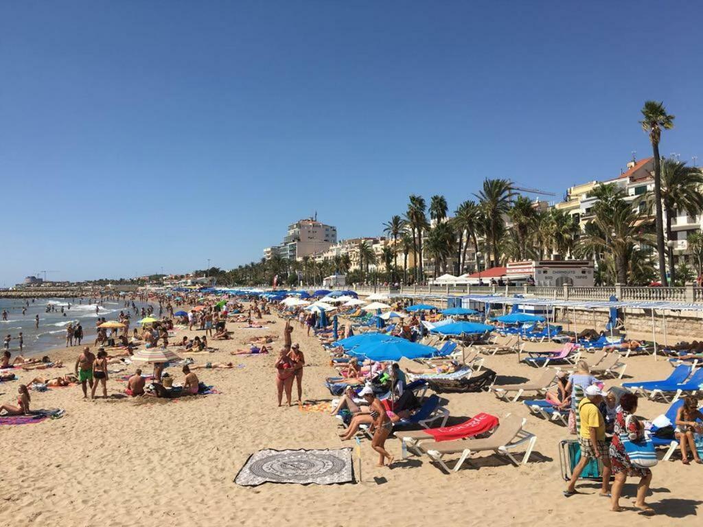 Sunny Flat In Sitges 30 Seconds To Beach, Balcony & Sea Views! Luaran gambar