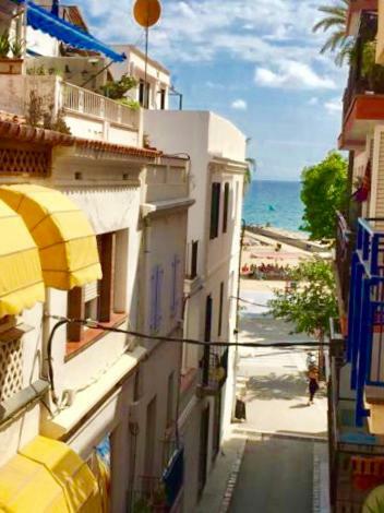 Sunny Flat In Sitges 30 Seconds To Beach, Balcony & Sea Views! Luaran gambar